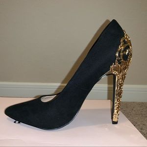 Shoes | Black Pumps With Golden Accent | Poshmark